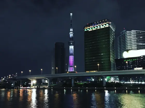 スカイツリーと隅田川