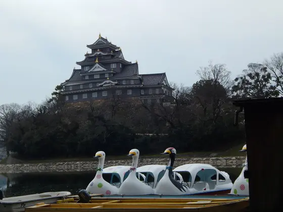 南門辺りから烏城を望む