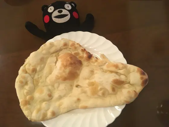 ナンは食べ放題だモン☆