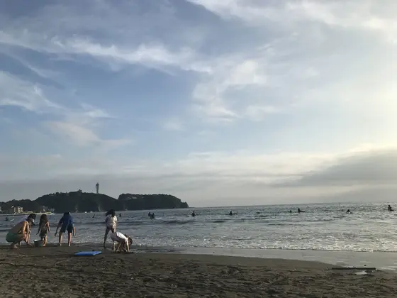 砂浜に座ってのんびり〜