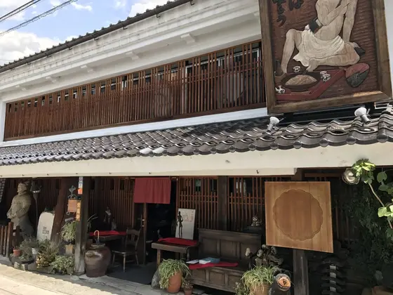 立派な街道沿いの町家