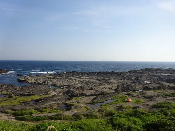 ハイキングコースから見下ろす海岸線