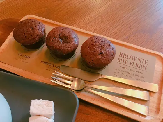BROWNIE BITE FLIGHTという名前のブラウニー食べ比べ♡