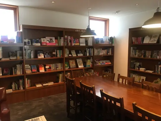 店内には本がたくさん♪自由に読めます📚