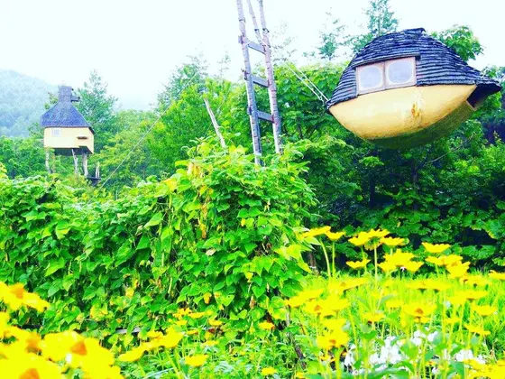 左奥には「高過庵」