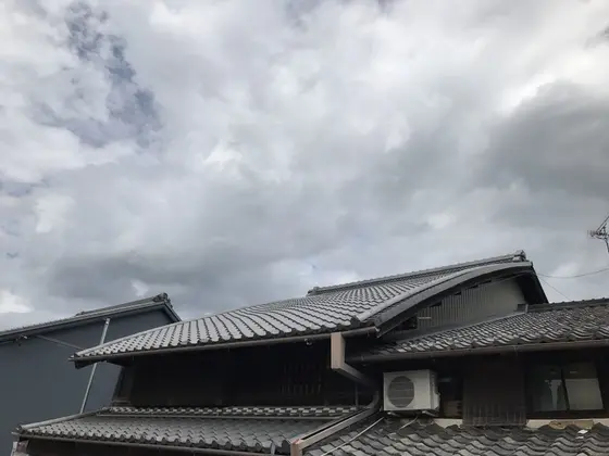 起り屋根（むくりやね）