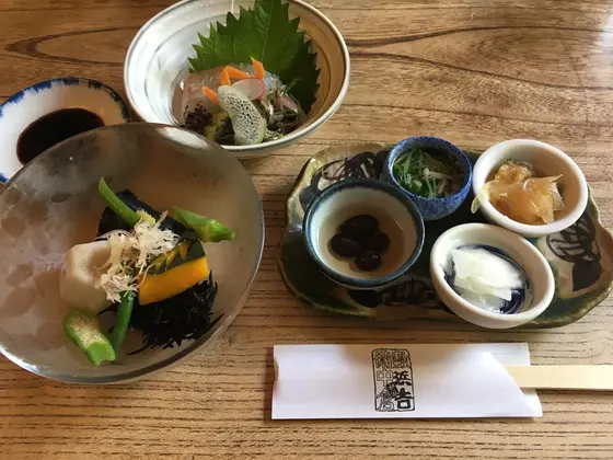 前菜とお造りと冷たい煮物