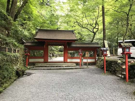 奥宮の門