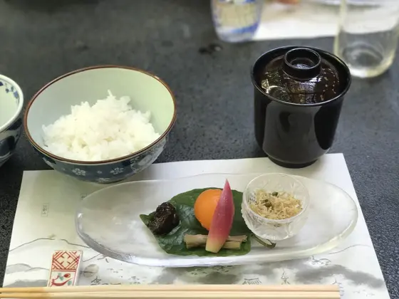 赤出汁とごはん