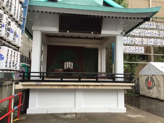 椙森神社境内　舞台？