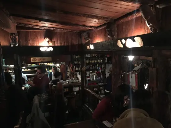 店内の雰囲気サンビャクテンマンテン。
