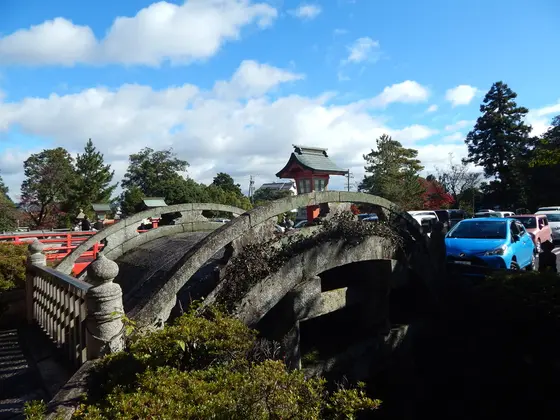 神さまが渡る「石輪橋」