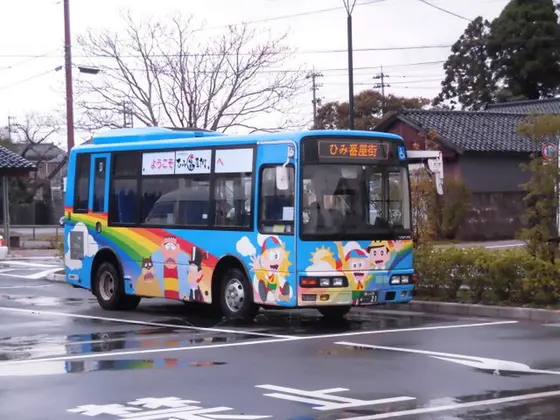 待機中のバスも