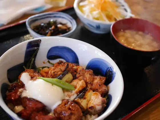 地鶏焼き鳥丼