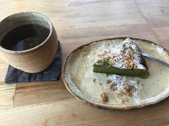 抹茶ブラウニーと玄米コーヒー☕️