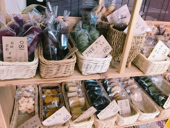 焼き菓子の販売もあります。