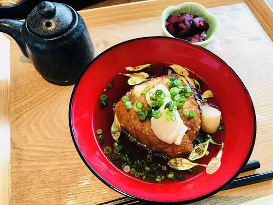 揚げおにぎり茶漬け