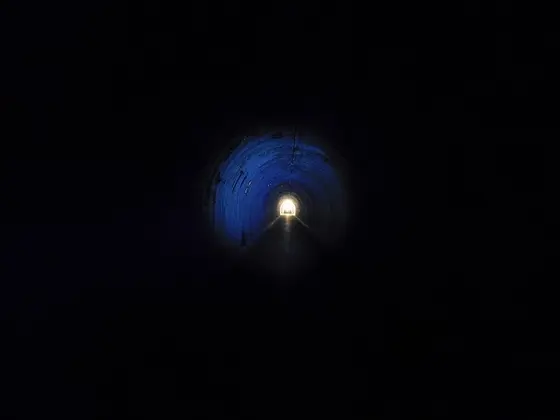 引き返る