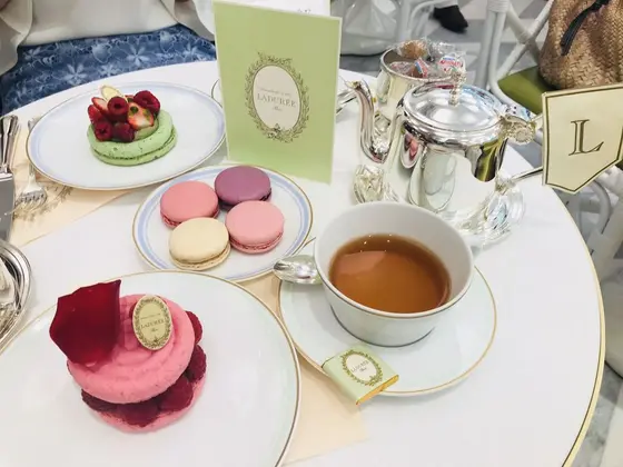 ケーキとマカロン