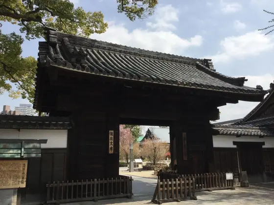 正門