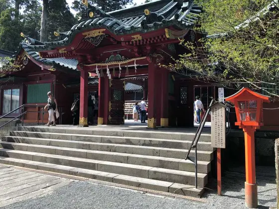 まずは御本殿に向かう