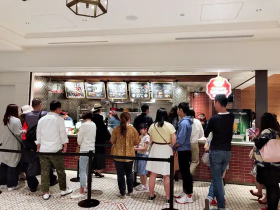 10分ほどは並びますが、食べる価値あり！