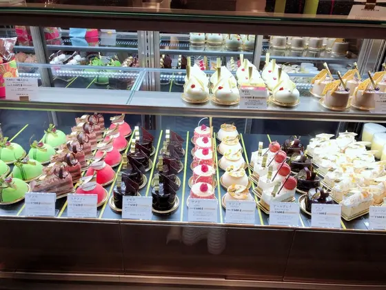 看板商品はチョコレート系のケーキ！