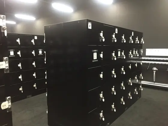 荷物はコインロッカーへ