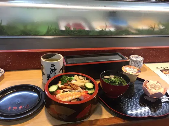 ランチは950円