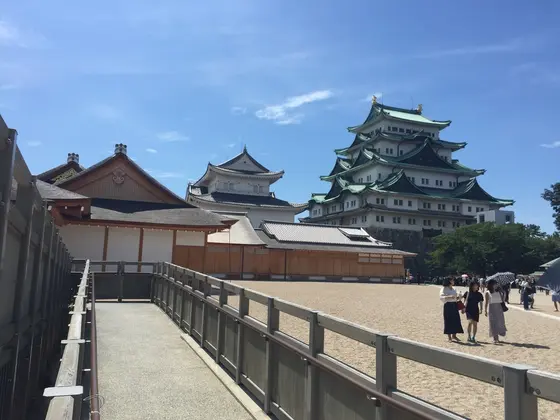 本丸御殿と天守閣