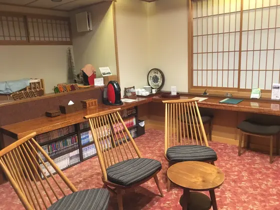 ロビーのラウンジは広々