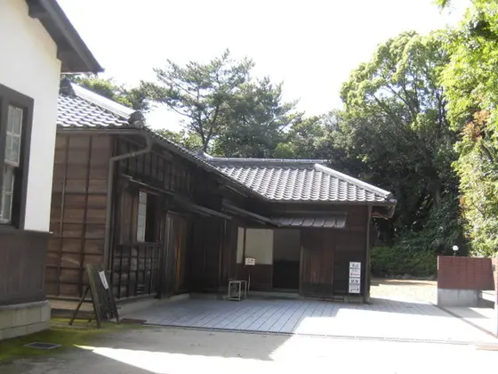 木造平屋建て