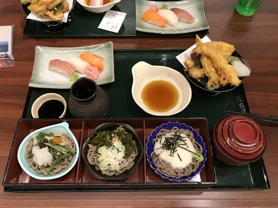 三色蕎麦御膳はイチオシ!