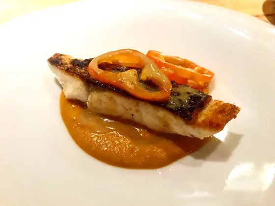 真鯛のグリル パプリカソースあえ。