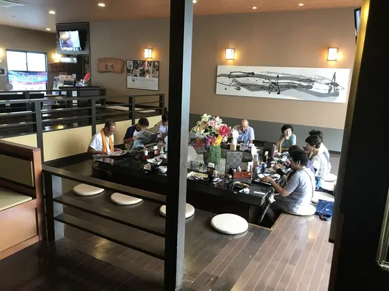 食堂カウンター席