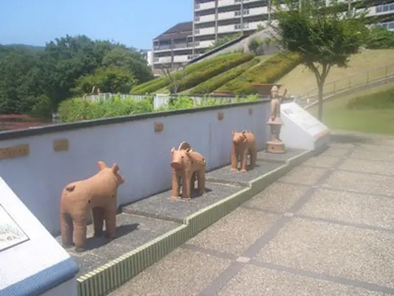 新池ハニワ工場公園案内板