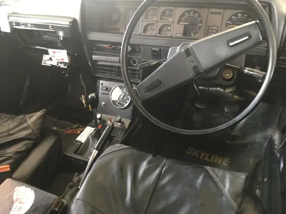 パトカー内部