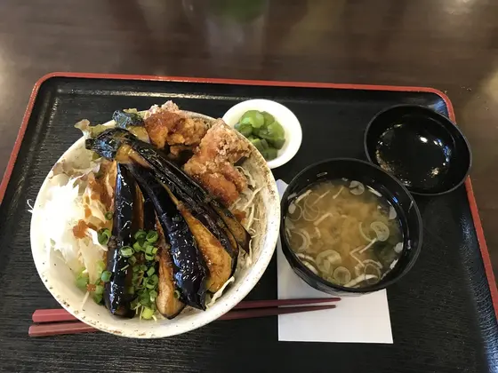 揚げナス唐揚げの油淋鶏丼