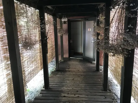 渡り廊下もヤバいです。