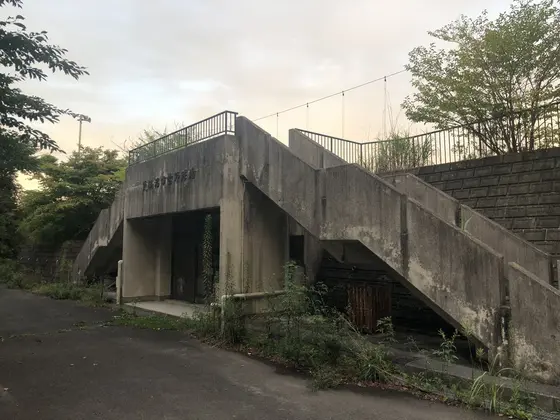 メインスタンド入口
