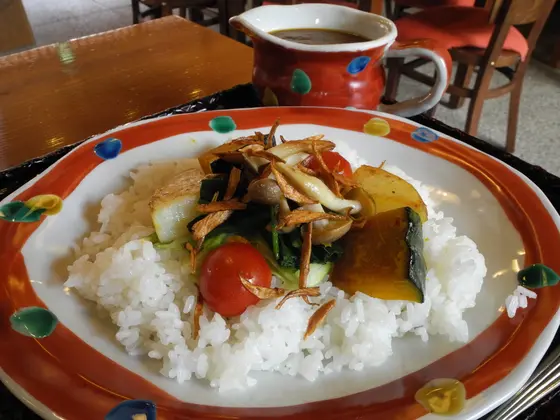 この辺り食事に困ります