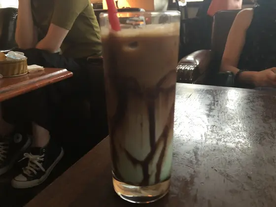 チョコミントラテ