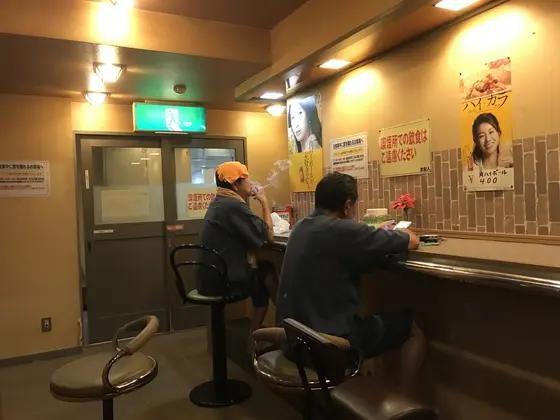 壁のポスターも良い感じです。
