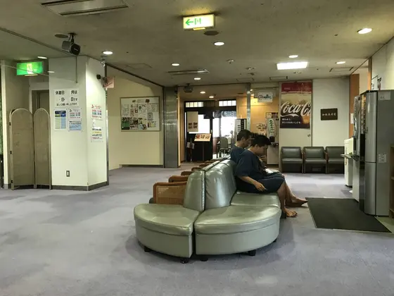 休憩ソファも多く設置してます♪