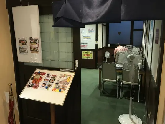 複雑な作りの食堂。