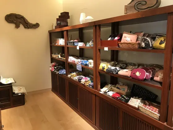 ちょっといいモノ売ってます。