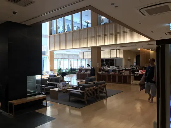 ロビーも素晴らしい空間です。