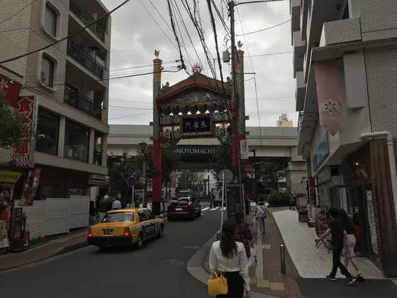 南に位置する朱雀門
