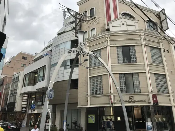元町入り口、フェニックスのアーチ