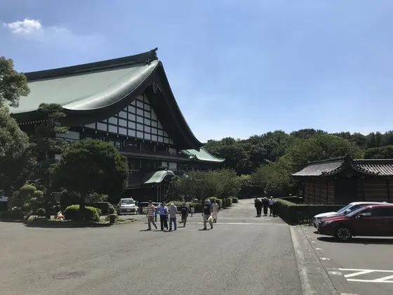 後ろを振り返ると